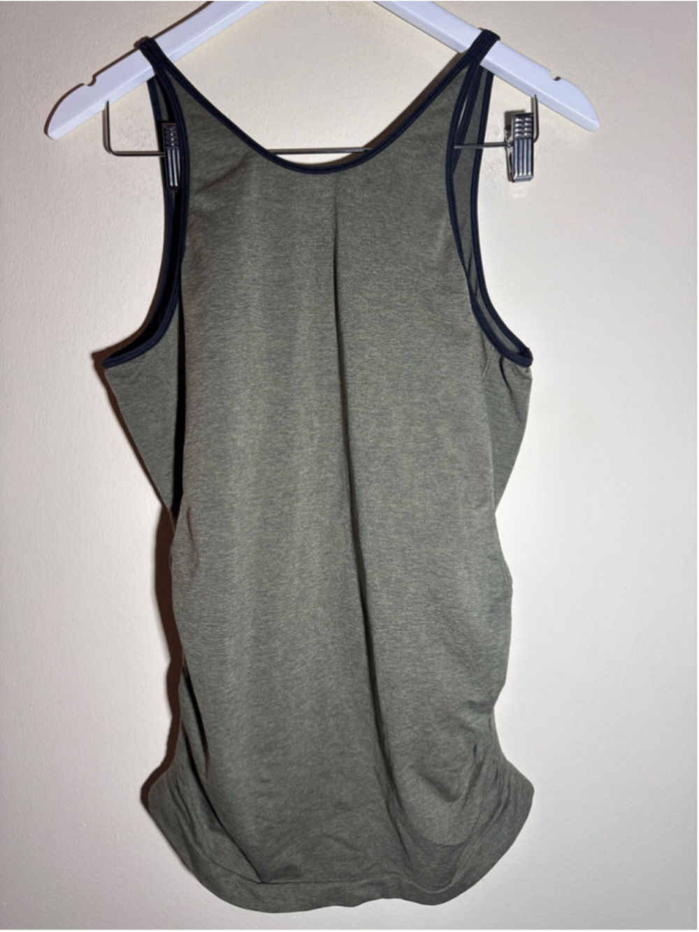 Lululemon Tank Top Size M/L Green and Black PTP 17/18”